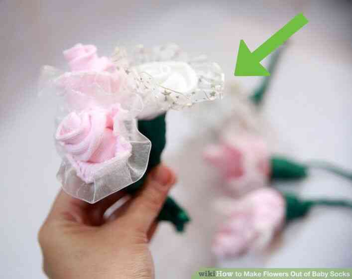 Image intitulée Faire des Fleurs de Chaussettes de Bébé Étape 10